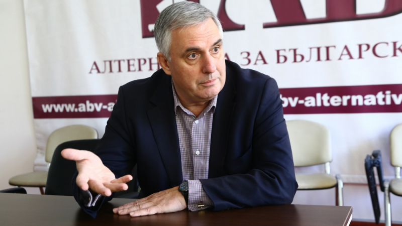 Калфин обясни има ли политически мотиви в оставката на Бисер Петков