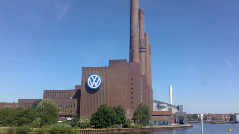 Германската преса: България отмъква завода на Volkswagen със смел ход