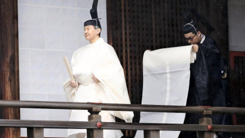 Японският император извърши тайни обреди след възкачването на трона ВИДЕО