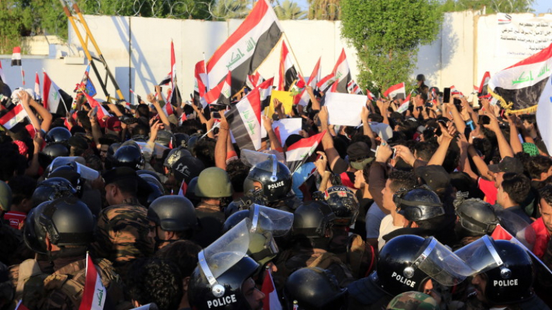 30 загинали и 2500 ранени при протестите в Ирак
