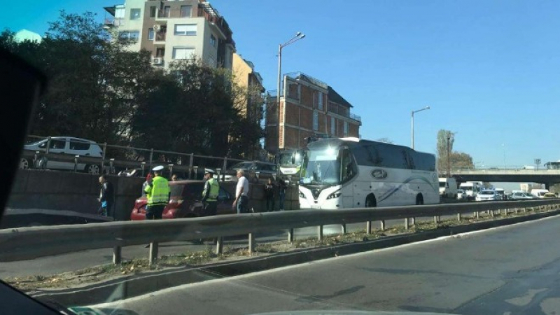 Първи СНИМКИ от страшната катастрофа, затапила "Подуяне"