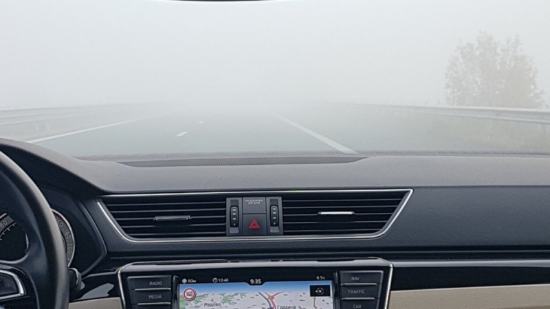 Внимание! Гъста мъгла мъчи шофьорите на „Тракия” СНИМКА