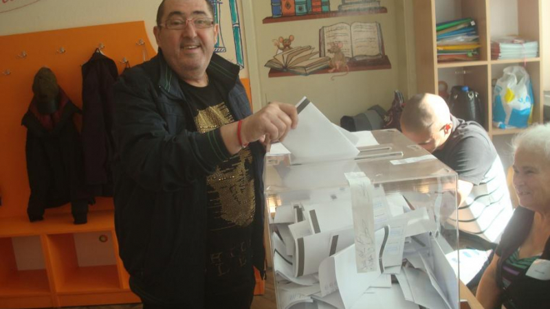 Митьо Пищова раздал по 5 хиляди кюфтета, кебапчета, бири и лимонади за изборите, радва се, че...