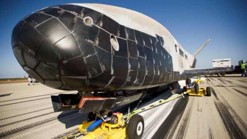 Загадъчен апарат на ВВС на САЩ се върна след 8-годишна тайна мисия в Космоса