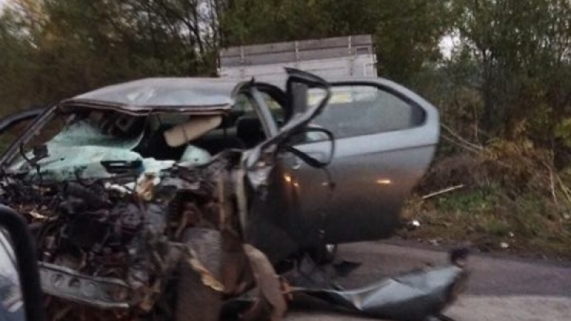 Страховита СНИМКА: Автомобил остана без предница след челен удар в Бургаско 