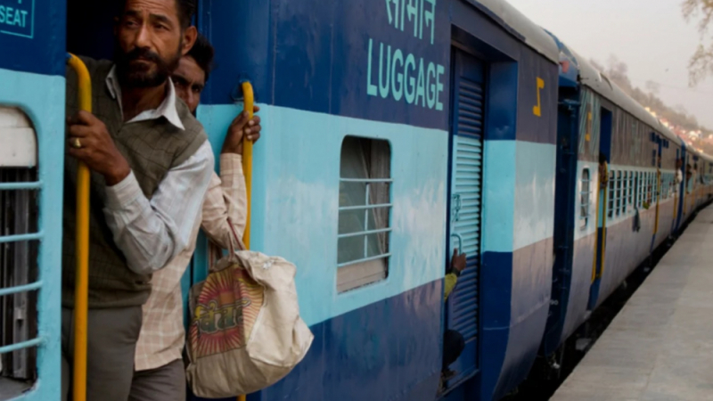 Екстремно преживяване: Да пътувате във втора класа на индийски влак! 