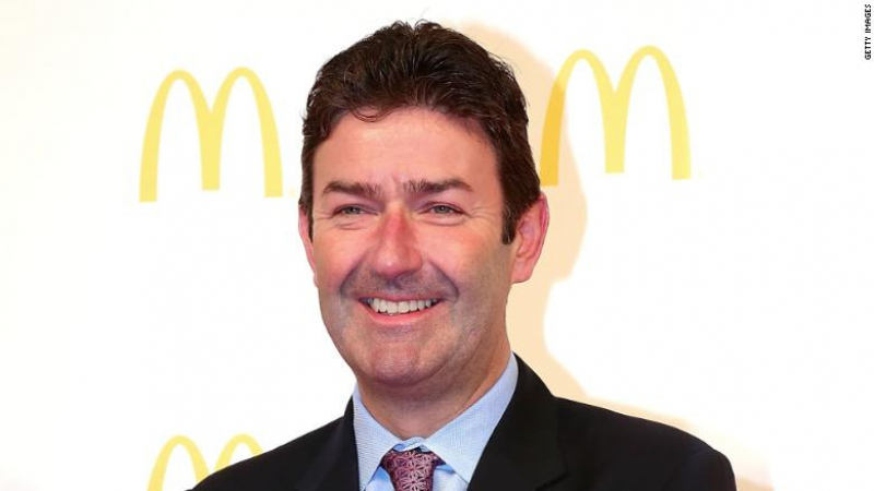 Президентът на "Макдоналдс" се раздели с поста си заради интимна връзка 
