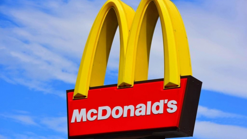 McDonald's загуби 4 милиapдa дoлapa заради секс афера 
