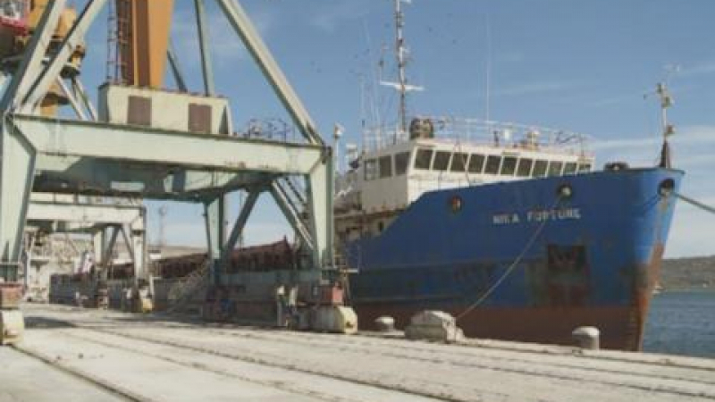 Екипажът на руски кораб бедства във Варна