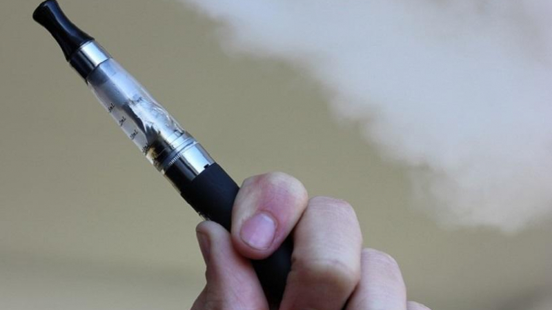САЩ налагат възрастови ограничения за електронните цигари