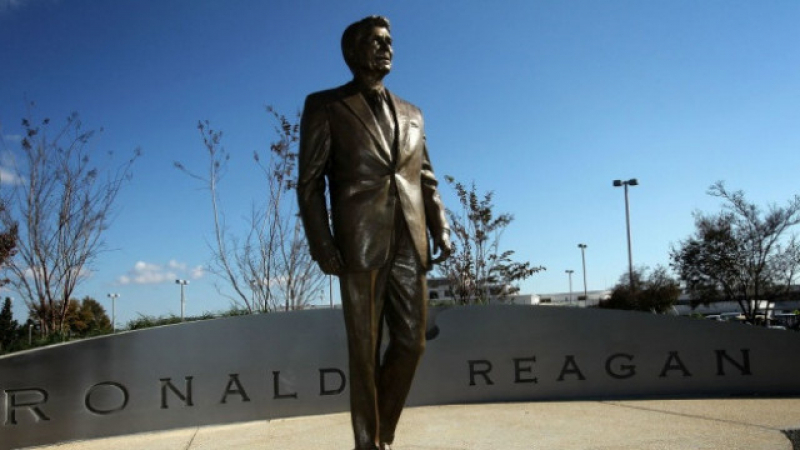 Статуя на Роналд Рейгън бе открита в Берлин