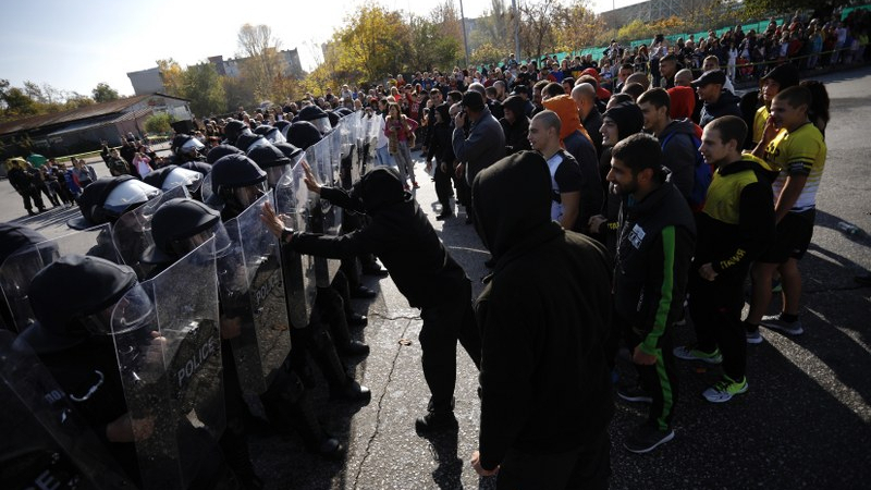 Почерня от полиция в Пловдив, командоси се млатят като за последно СНИМКИ