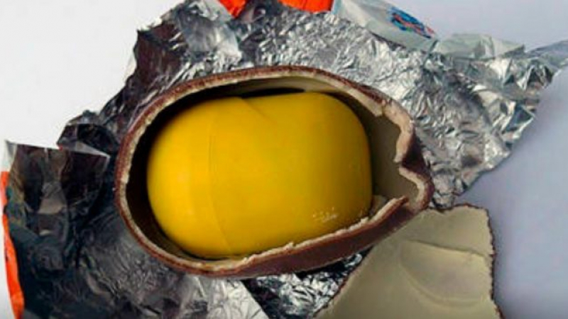 Майка отвори шоколадово яйце и извика полиция! Това, което намери вътре, е шокиращо 