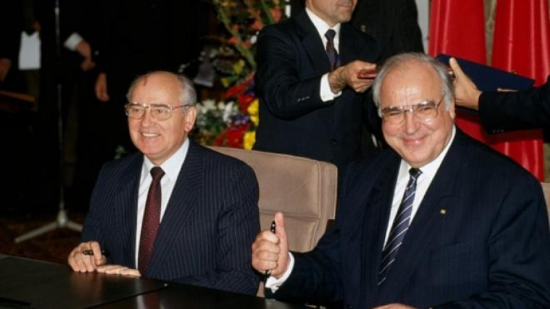 Бивш дипломат разкри как Горбачов е продал ГДР на Хелмут Кол