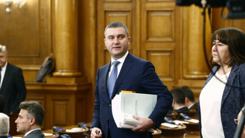 Министър Горанов с първи коментар след смута в парламента