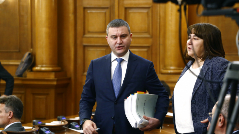 Финансовият министър Горанов с важни новини за промените в болничните
