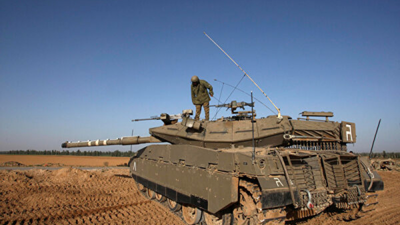 Израелски танкове пътуват към Ивицата Газа ВИДЕО