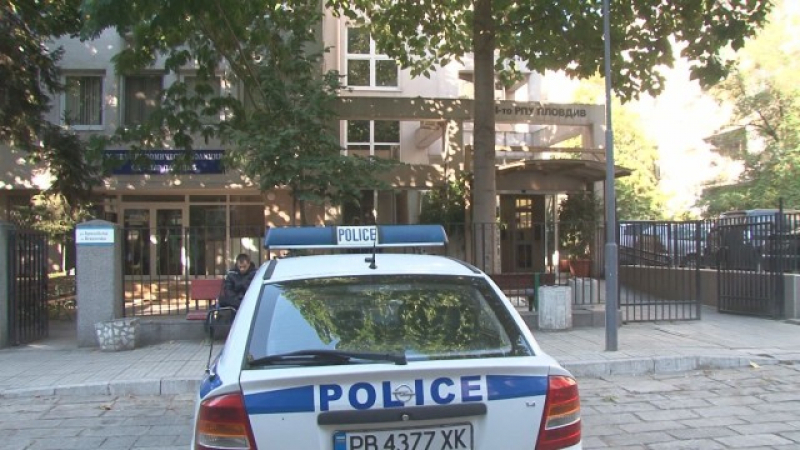 Пловдивчанин "пусна ръка" на полицайка, напсува колегите й