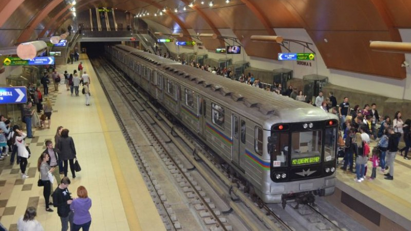 Любов в софийското метро: Млад мъж търси момичето, с което си помаха