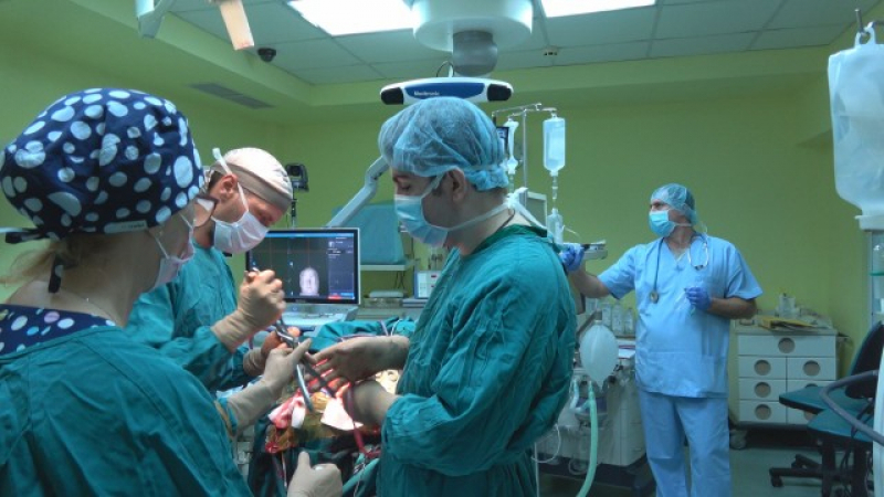 Лекарите в "Иван Рилски" извадиха 1 кг. тумор от главата на мъж