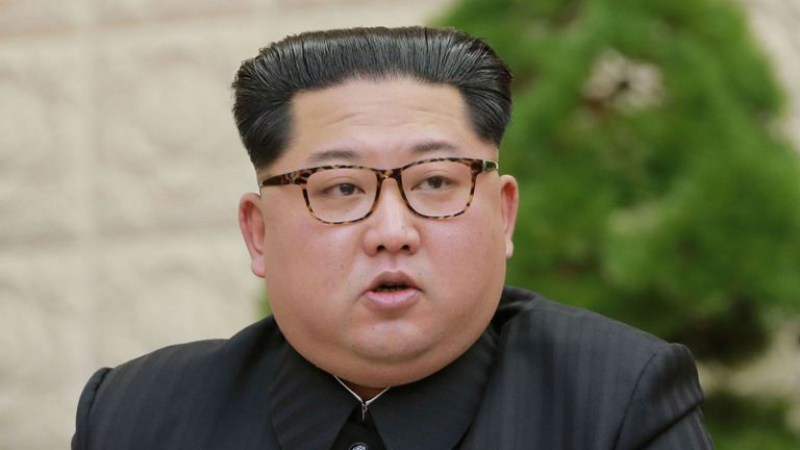 Ким Чен Ун оглави военните въздушни учения на КНДР СНИМКИ