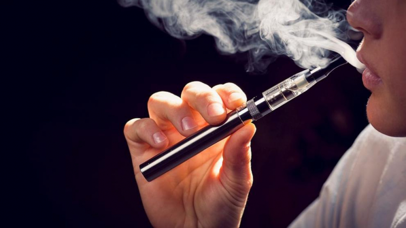 Учени откриха смъртоносната съставка в е-цигарите