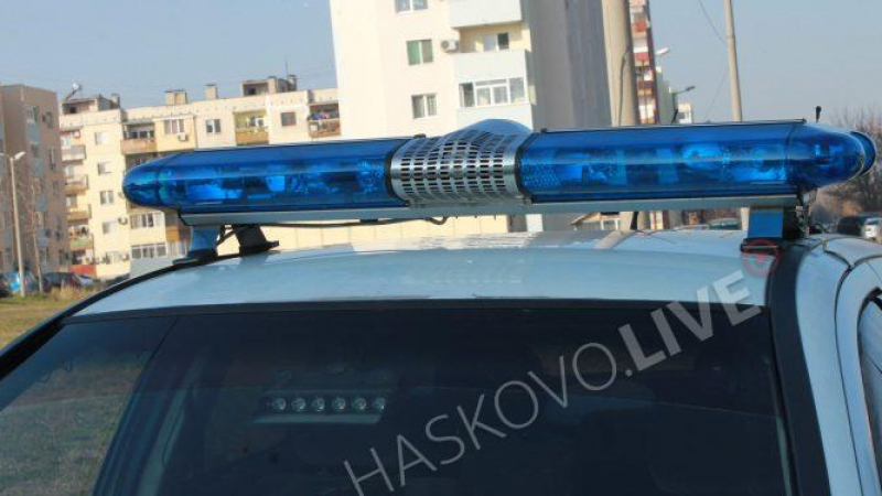 Карък: Фиркан младеж без книжка се натресе в полицейски джип в Хасково
