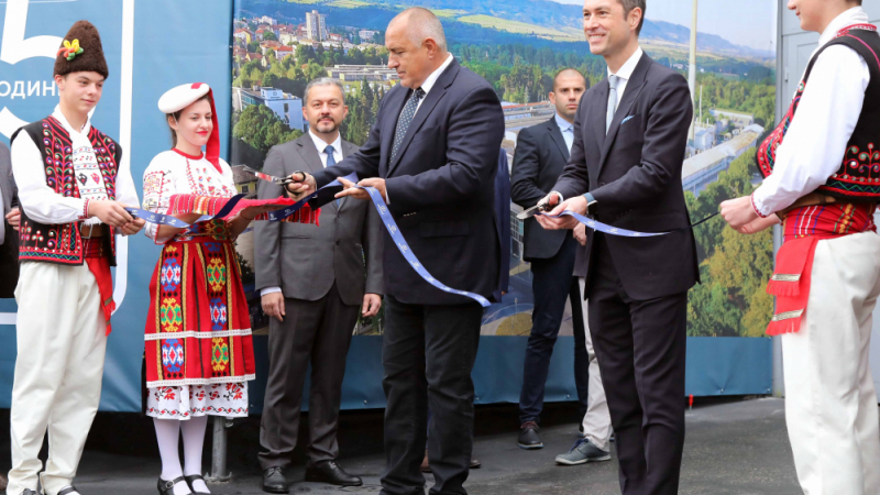 Премиерът откри обновен завод в Севлиево ВИДЕО