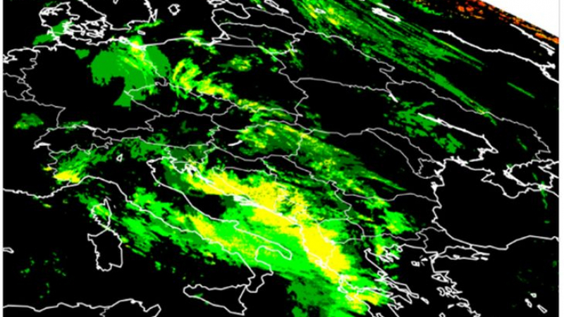 "Meteo Balkans" алармира: Опасен циклон нахлува над Балканския полуостров СНИМКИ