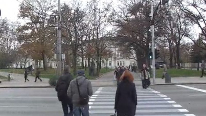 БЛИЦ TV: Нова придобивка шокира шофьори и пешеходци в топ центъра на София