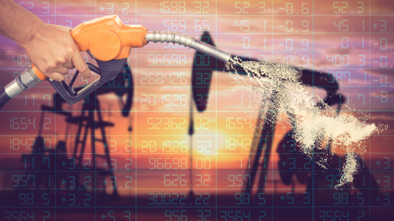 Какво става с цената на петрола?