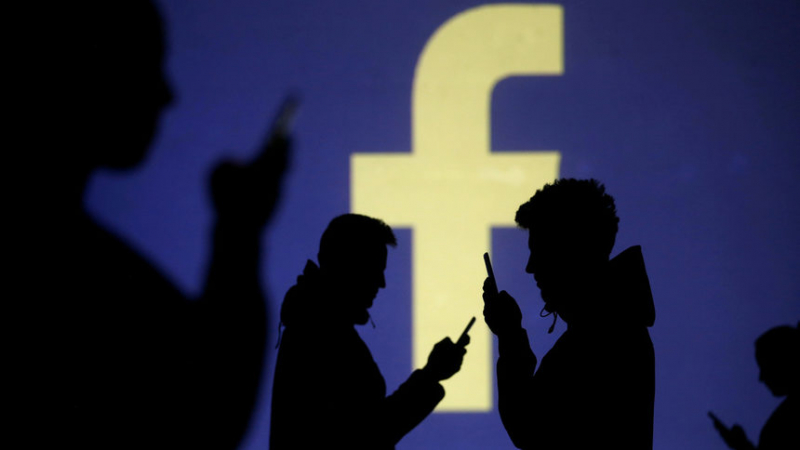 Данъчните следят сделките във Фейсбук