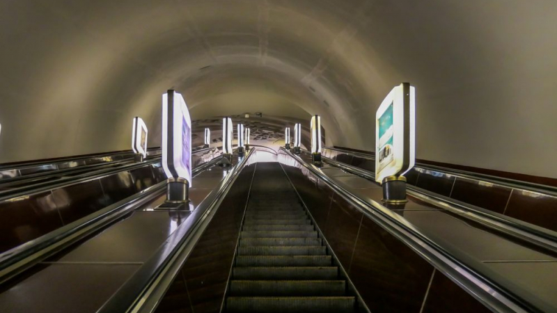 Вижте най-дълбоката метростанция в света и колко време отнема слизането в нея