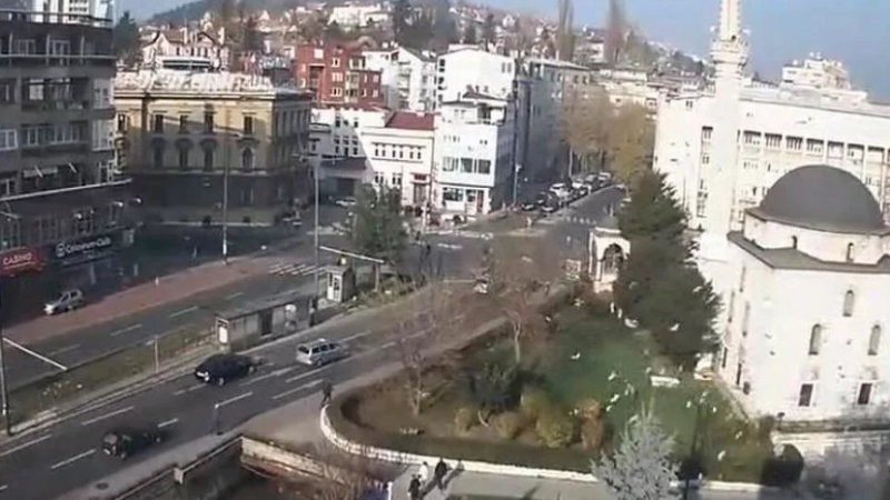 Страшно ВИДЕО показва как се тресе Сараево при удара на подземната стихия днес! 