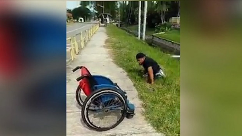 Мъж извърши подвиг и слезе от инвалидната си количка, за да спаси коте 