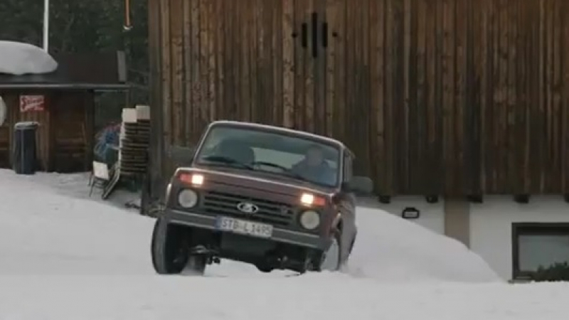 Кой е кралят на снега: Нива унизи Suzuki SX4 S-cross и Dacia Duster ВИДЕО 