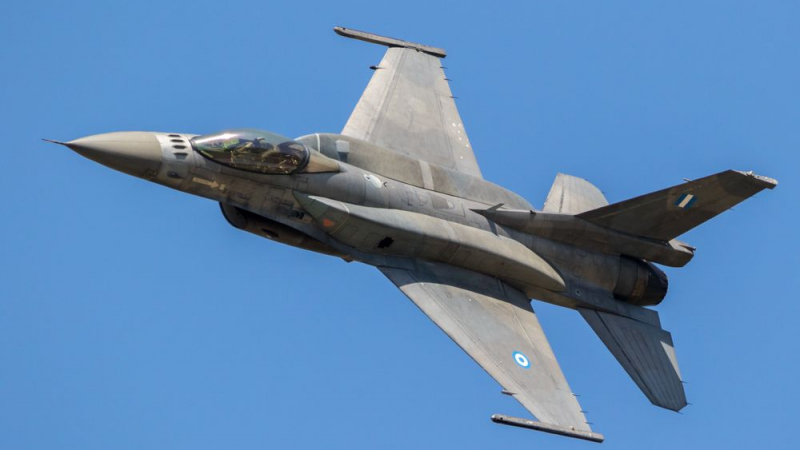 Извънредна ситуация в небето над Атина, вдигнаха F-16 