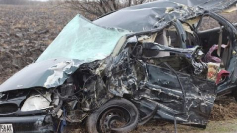 Тежка катастрофа с шофьорка  на "Тракия" отклони трафика по обходен маршрут  