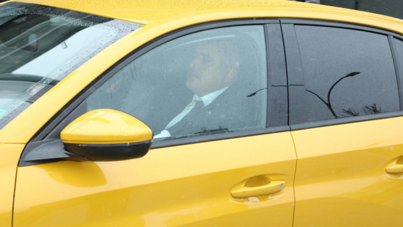 Борисов показа уникални СНИМКИ на жълтата джипка, която подкара