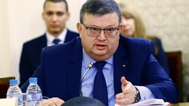 Цацаров коментира идеите на президента за промени в Конституцията