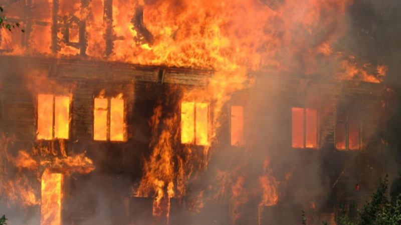 Огнен ад в Лондон с над 200 души евакуирани ВИДЕО