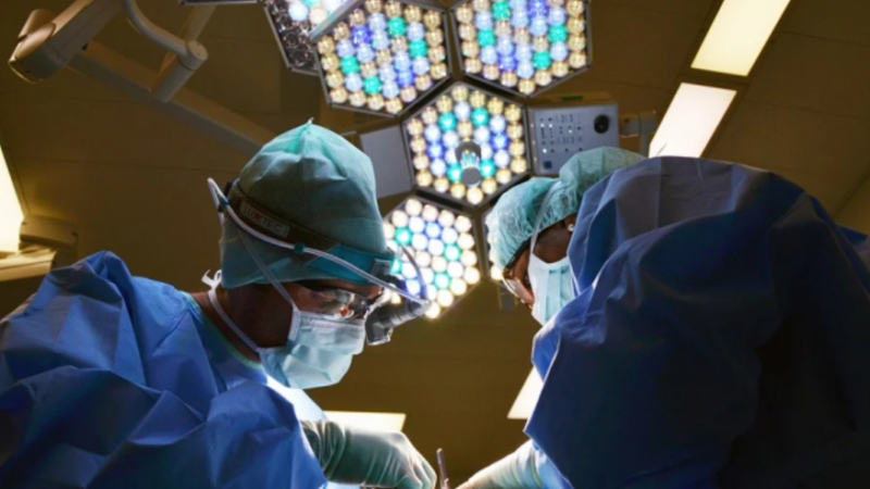 Лекари в Испания спасиха жена след шестчасово спиране на сърдечната дейност