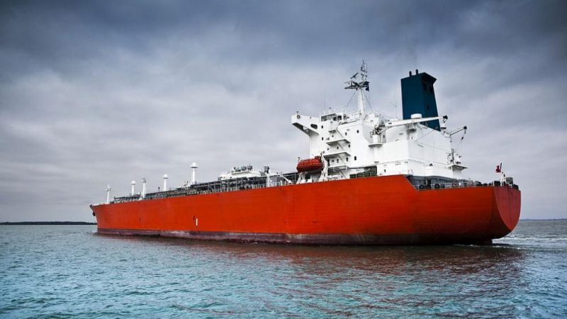Пирати отвлякоха 19 члена на гръцки танкер