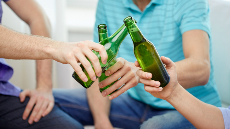 Как се става бирен алкохолик и колко алкохол се съдържа в един литър
