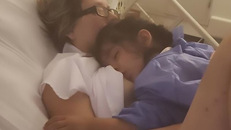 Майка излезе от кома, когато чу гладната си 2-г. дъщеричка да плаче за храна СНИМКИ
