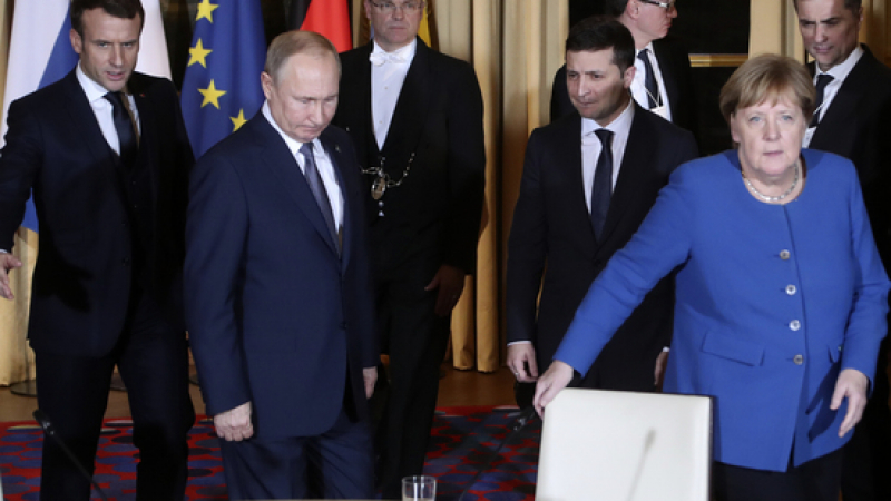 Зеленски се орезили по време на първата си среща с Путин ВИДЕО