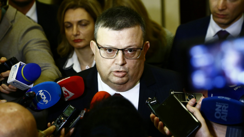 Официално! Сотир Цацаров хвърли оставка
