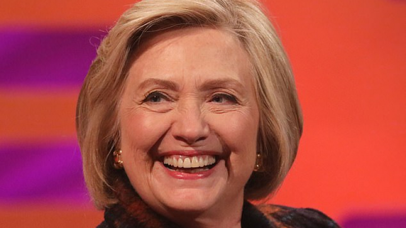 Всички са в шок: Какво се случи с лицето на Хилари Клинтън? СНИМКИ