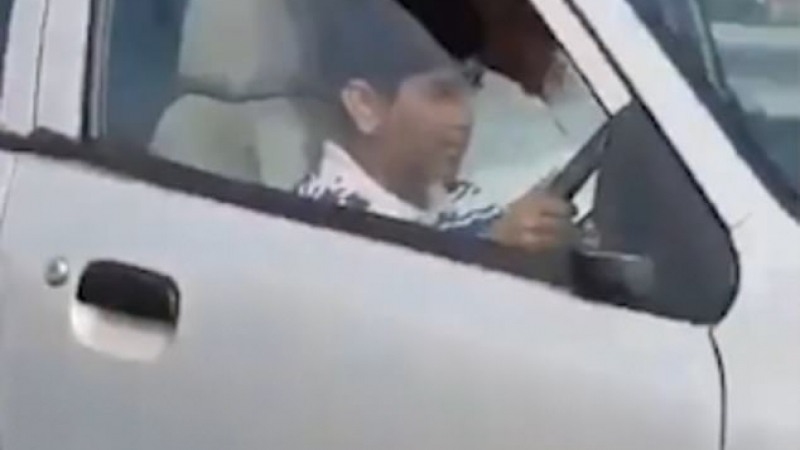Безумни родители дадоха на 10-годишния си син да им кара колата ВИДЕО