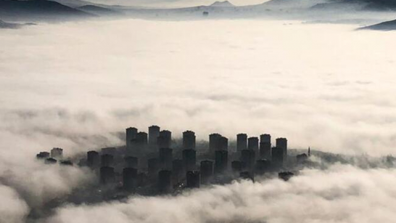 Невиждана мъгла парализира Анкара ВИДЕО
